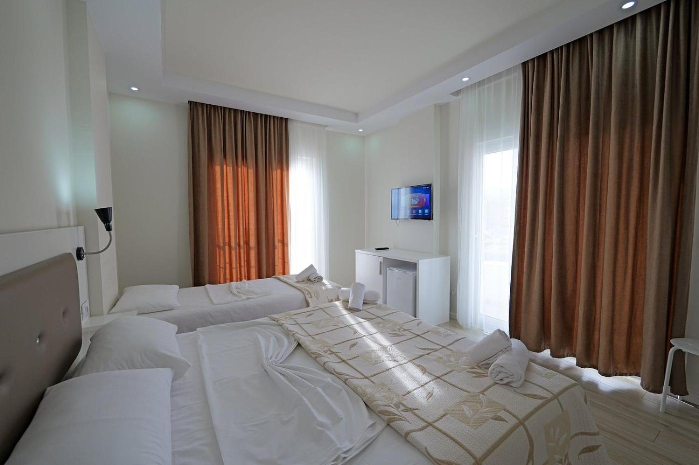 Helia Seaside Hotel Sarande Exterior photo