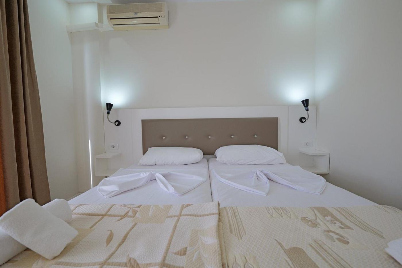 Helia Seaside Hotel Sarande Exterior photo