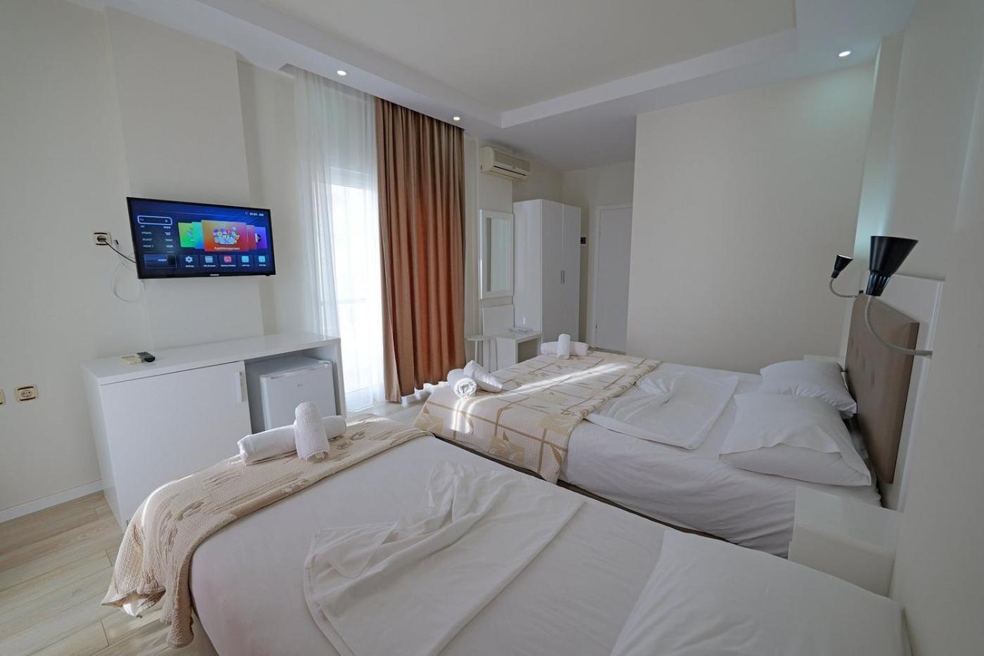 Helia Seaside Hotel Sarande Exterior photo