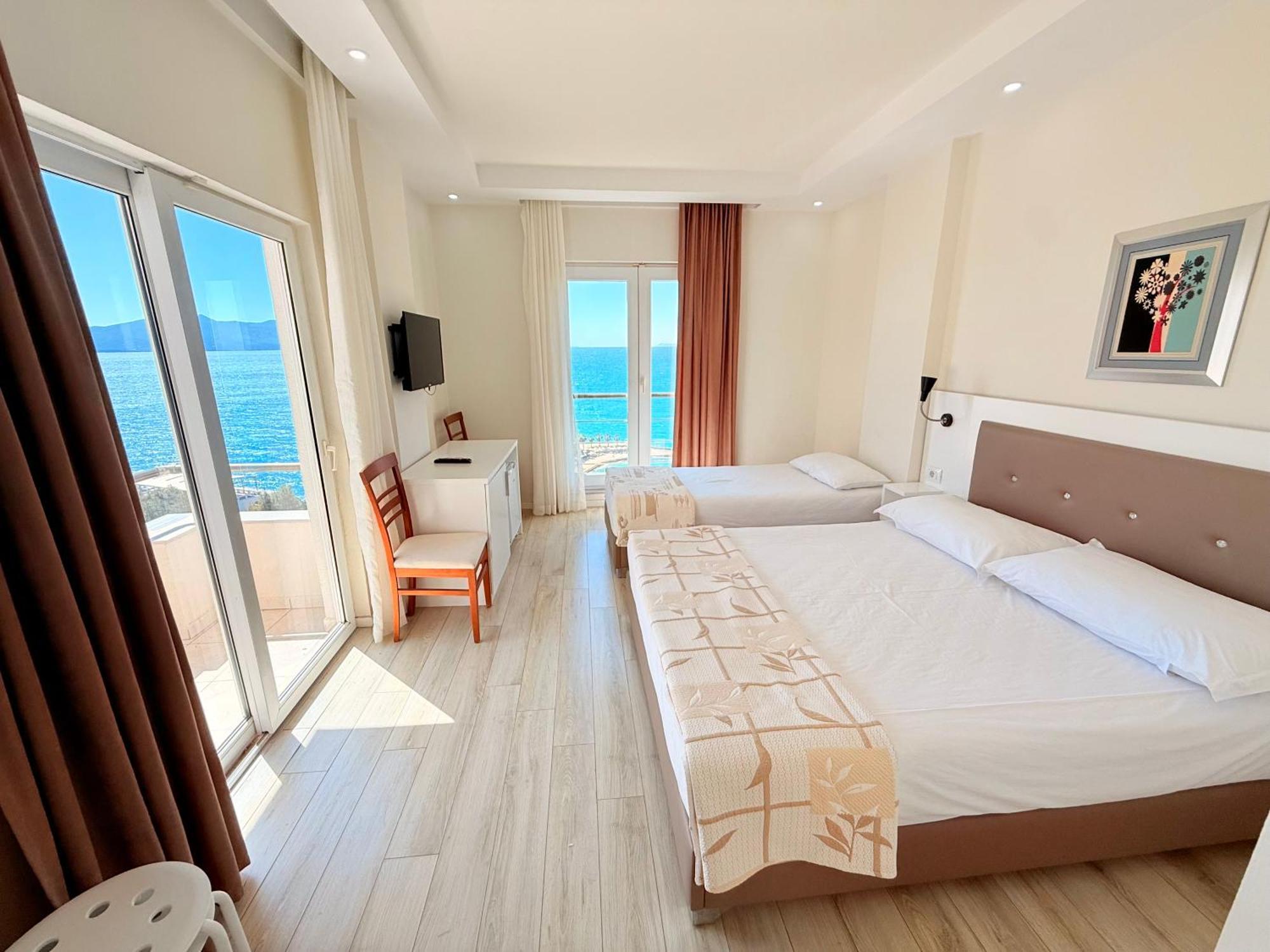 Helia Seaside Hotel Sarande Exterior photo
